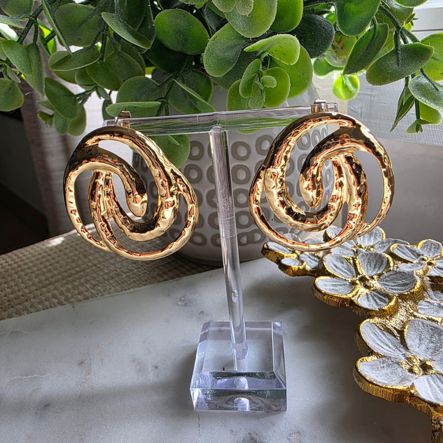 Elegant twirls