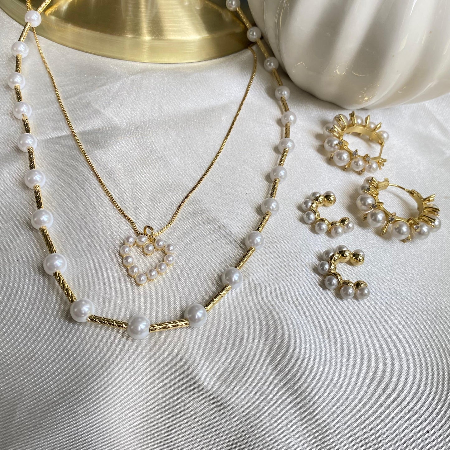 Nia Pearls